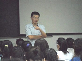鲁院长致欢迎词