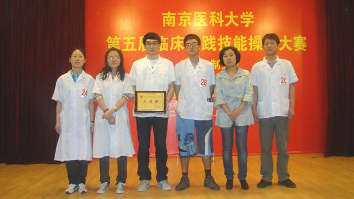 左起：朱影、李婉丽、贺宇、庄淼、樊英瑞老师、李征